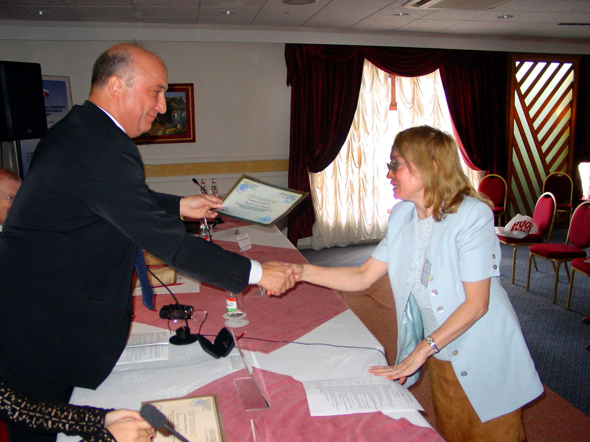 November 7, 2002 at the closing ceremony Conference President A. Molotilov presented certificates to the participants. At the end of the Conference gala banquet.