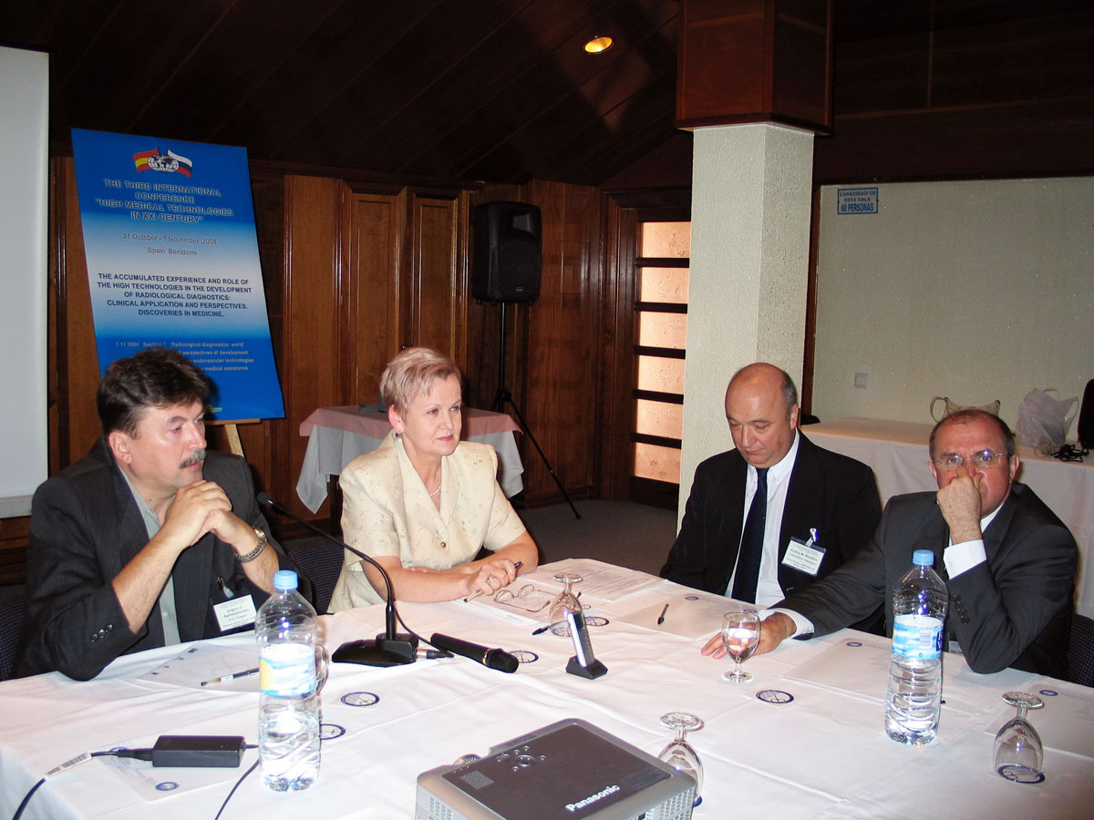 4 ноября 2004 года Заседания «Круглые столы» по темам секционных заседаний